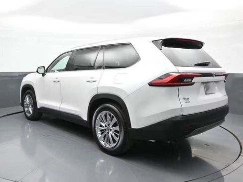 Used 2024 Toyota Grand Highlander AWD image 9