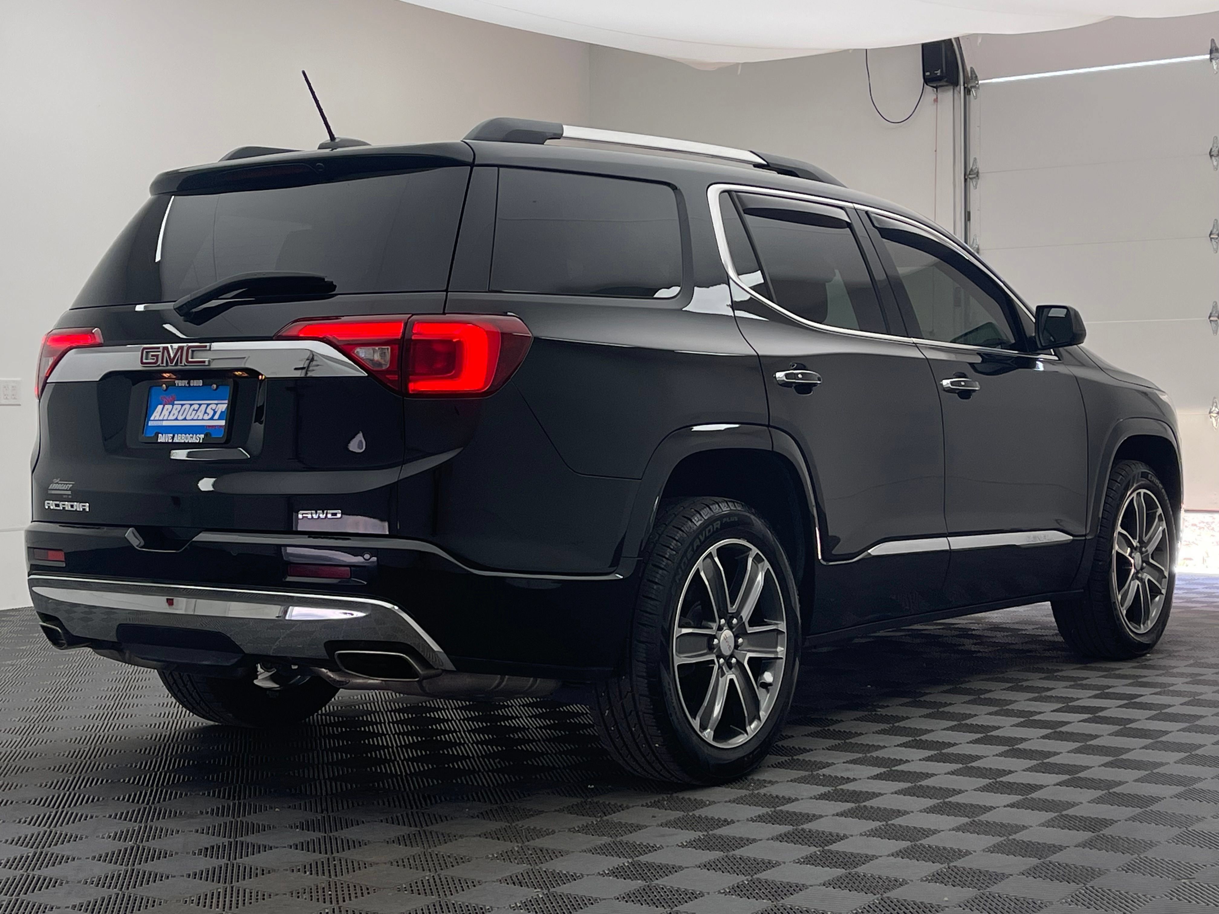 Used 2019 GMC Acadia Denali w/ Technology Package AWD/4WD image 7