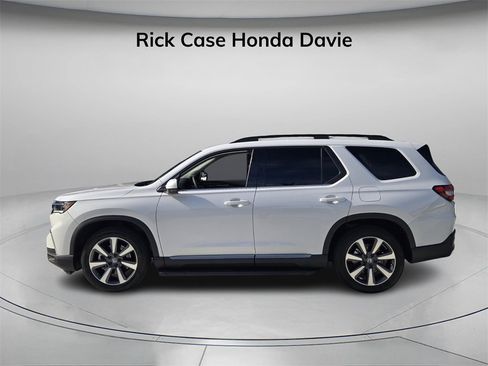 Used 2024 Honda Pilot Elite image 4