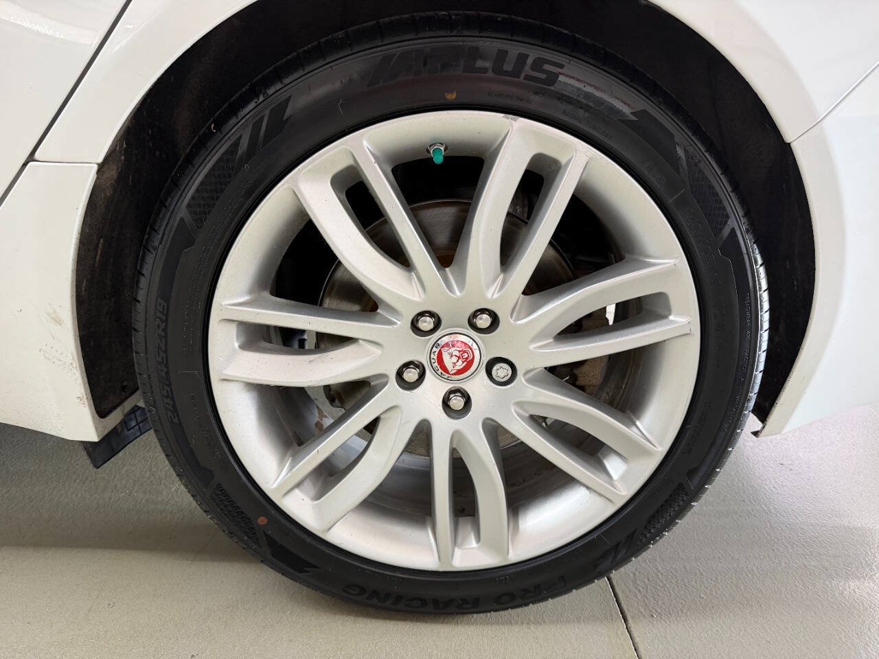 Used 2016 Jaguar XF Prestige AWD/4WD image 30