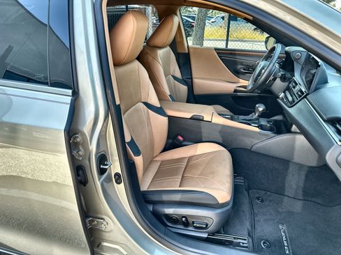 Used 2024 Lexus ES 350 Ultra Luxury w/ Accessory Package (Z2) FWD image 9