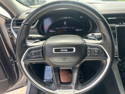 Used 2022 Jeep Grand Cherokee Limited AWD/4WD image 17