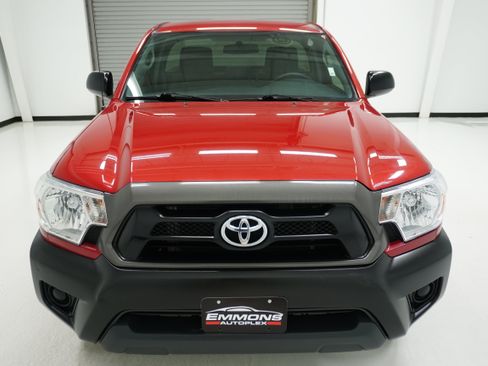 Used 2013 Toyota Tacoma 2WD Regular Cab image 2