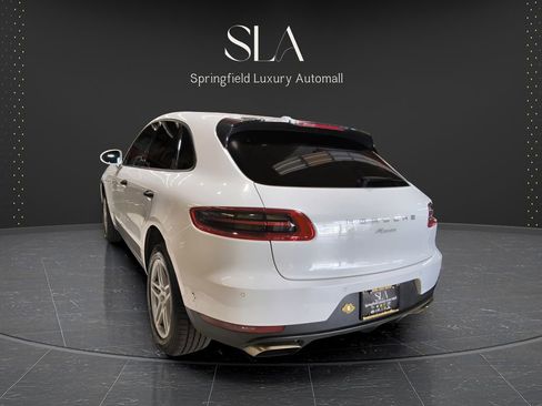 Used 2018 Porsche Macan w/ Premium Package image 3