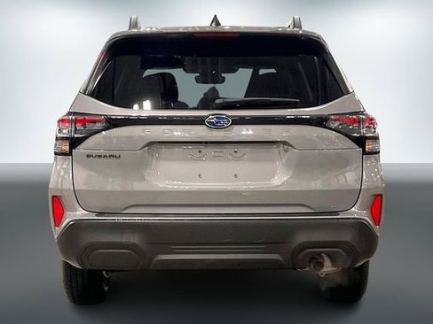 Used 2025 Subaru Forester Premium image 4