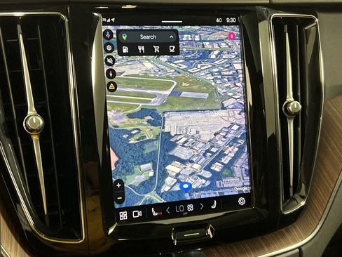 Used 2023 Volvo XC60 B5 Plus w/ Protection Package Premier image 19