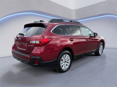 Used 2018 Subaru Outback 2.5i Premium image 3