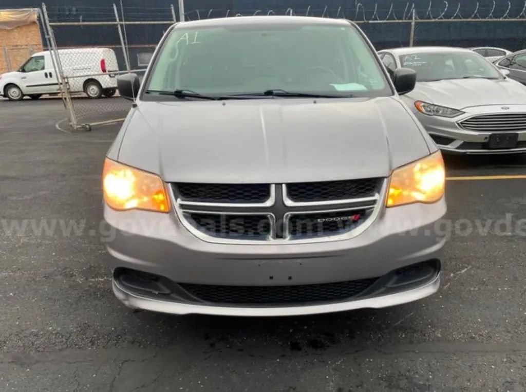 Used 2014 Dodge Grand Caravan SE w/ Quick Order Package 29E SE FWD image 3