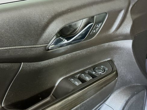 Used 2019 GMC Acadia SLT FWD image 18