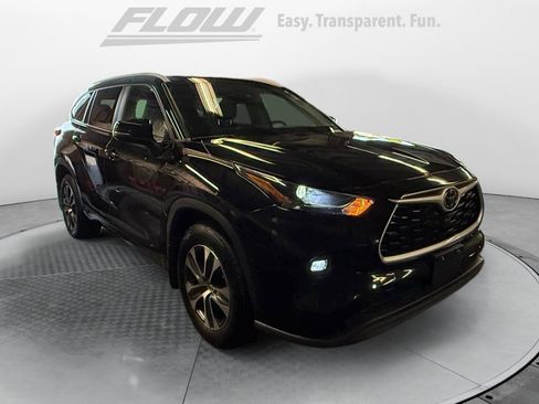 Used 2023 Toyota Highlander XLE AWD/4WD image 1