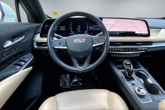Used 2024 Cadillac XT4 Premium Luxury AWD/4WD image 4