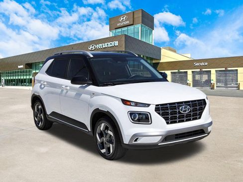 Used 2025 Hyundai Venue Limited image 3
