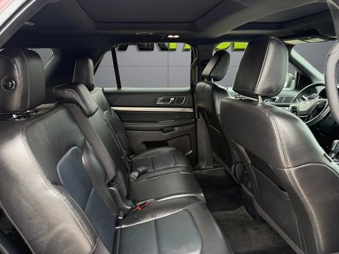 Used 2018 Ford Explorer XLT w/ Equipment Group 202A AWD/4WD image 20