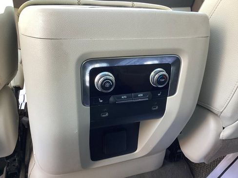 Used 2024 GMC Yukon XL Denali image 14