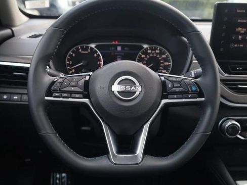 Certified 2023 Nissan Altima 2.5 SV w/ SV Premium Package AWD/4WD image 8