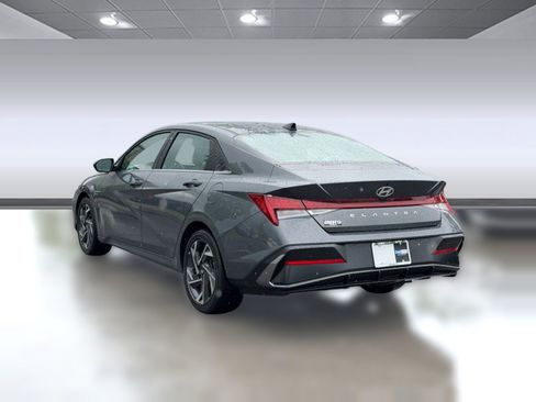 Used 2025 Hyundai Elantra SEL FWD image 3