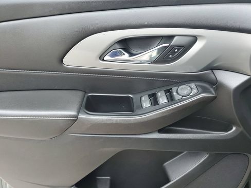 Used 2023 Chevrolet Traverse LT FWD image 16