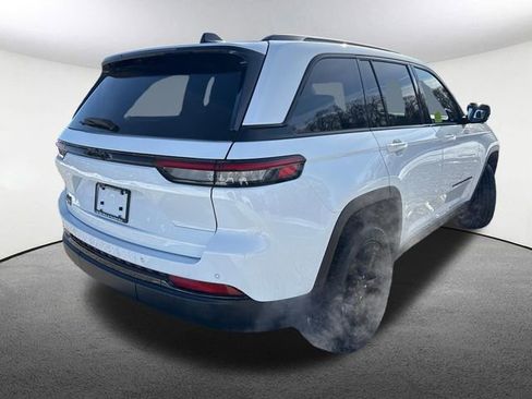 Used 2022 Jeep Grand Cherokee Altitude image 13