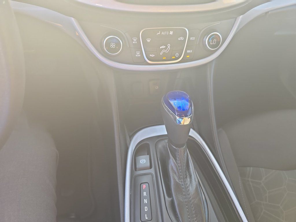 Used 2018 Chevrolet Volt LT FWD image 17