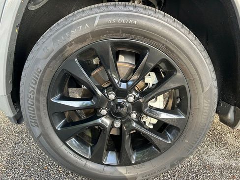 Used 2020 Jeep Grand Cherokee Altitude RWD image 10
