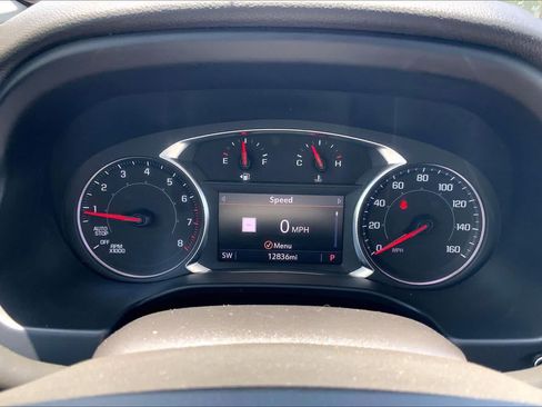 Used 2023 GMC Acadia SLT FWD image 25