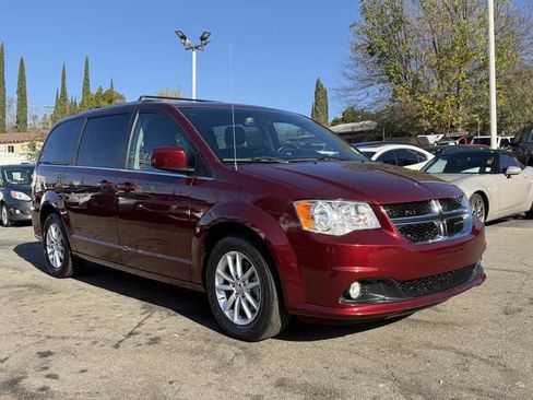 Used 2019 Dodge Grand Caravan SXT image 1