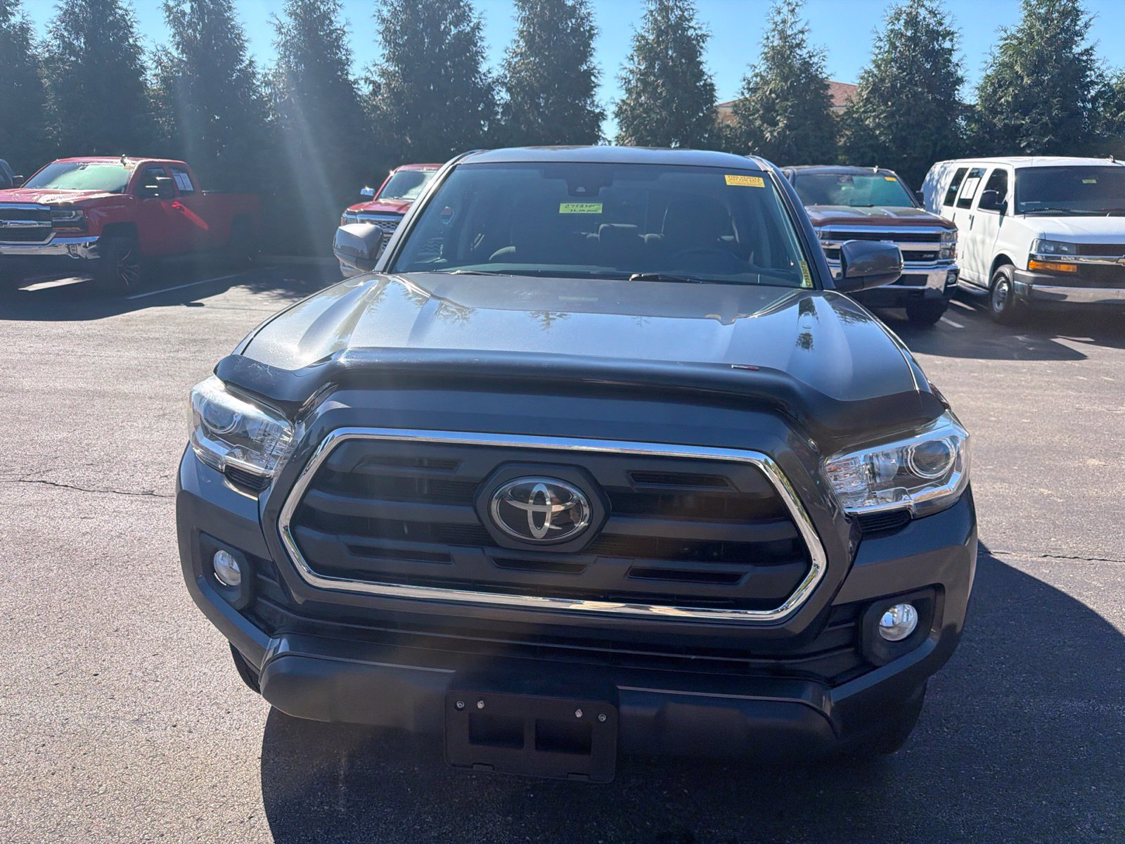 Used 2018 Toyota Tacoma SR5 AWD/4WD image 32