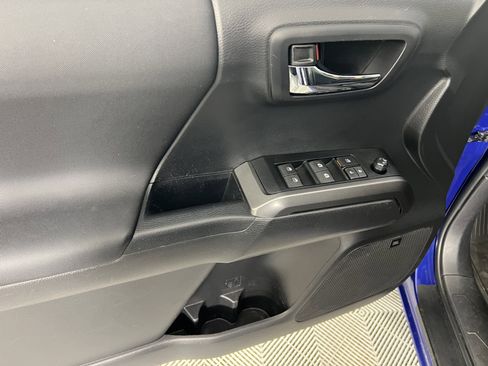 Used 2023 Toyota Tacoma TRD Sport image 17