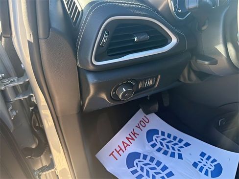 New 2026 Chrysler Pacifica Select image 9