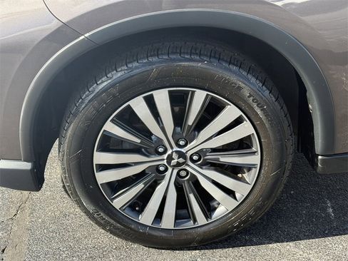 Used 2019 Mitsubishi Outlander SE image 11