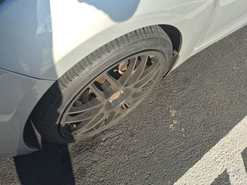 Used 2012 Hyundai Veloster w/ Style Pkg image 3