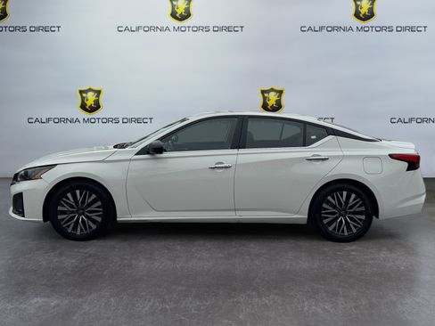 Used 2025 Nissan Altima 2.5 SV FWD image 2