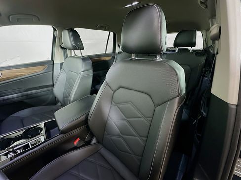 Used 2024 Volkswagen Atlas SE image 19