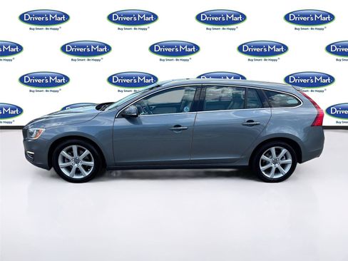 Used 2017 Volvo V60 T5 Premier w/ Convenience Package FWD image 4
