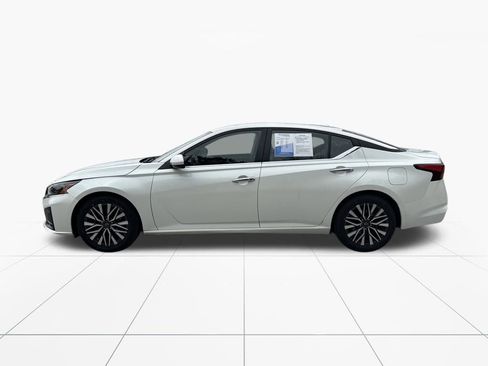 Used 2023 Nissan Altima 2.5 SV image 5