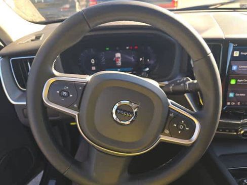Used 2025 Volvo XC60 B5 Core image 10