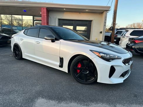 Used 2019 Kia Stinger GT2 image 1