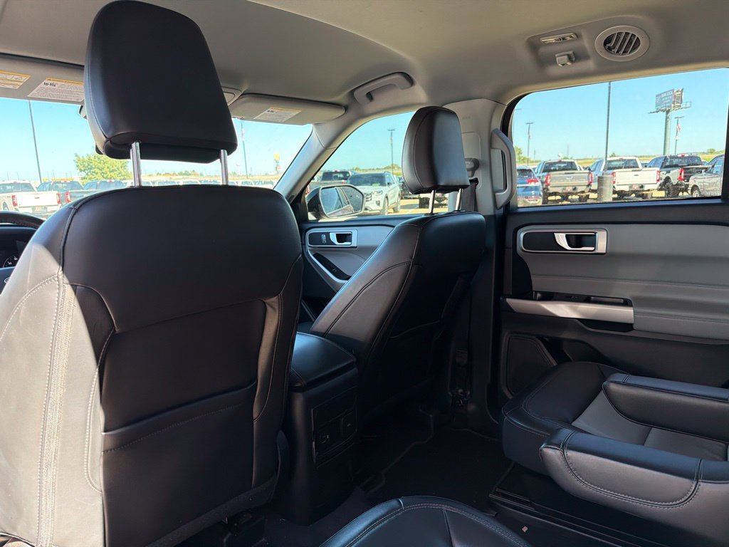 Used 2022 Ford Explorer XLT w/ Equipment Group 202A AWD/4WD image 15