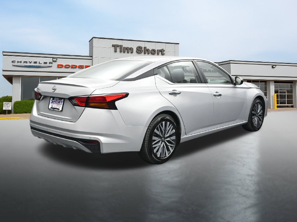 Used 2025 Nissan Altima 2.5 SV FWD image 5