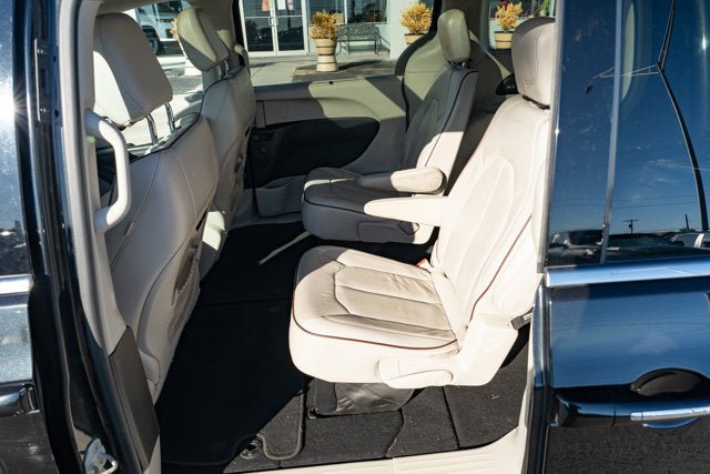 Used 2020 Chrysler Pacifica Limited FWD image 28