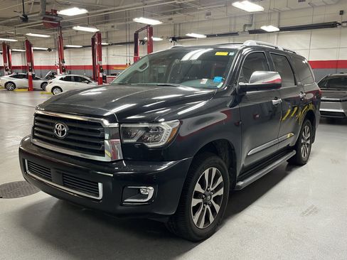 Used 2018 Toyota Sequoia Limited w/ Safety & Convenience Package AWD/4WD image 3