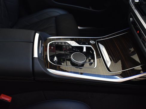 Used 2025 BMW X7 xDrive40i AWD/4WD image 32