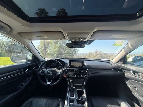 Used 2018 Honda Accord Touring image 15