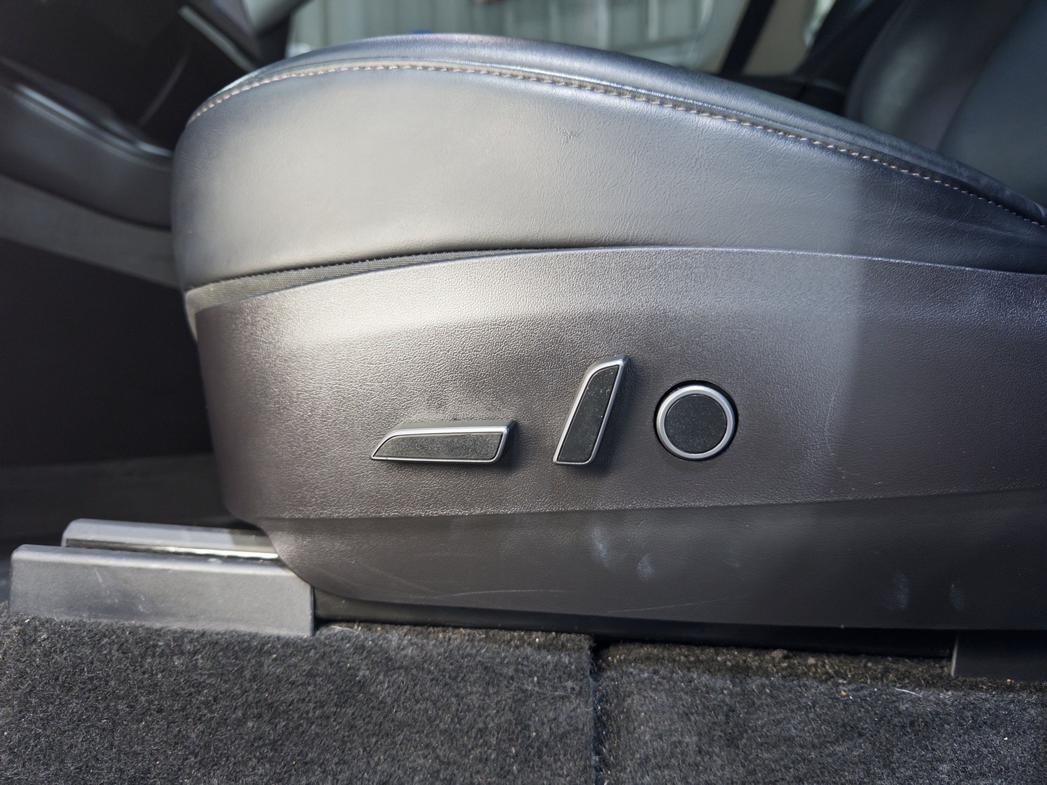 Used 2022 Tesla Model Y Long Range AWD/4WD image 7