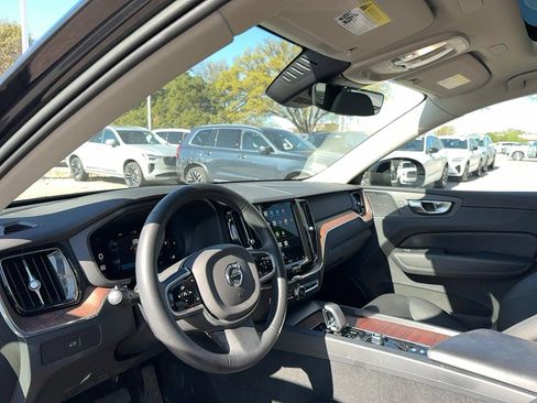 Certified 2023 Volvo XC60 B5 Plus image 9