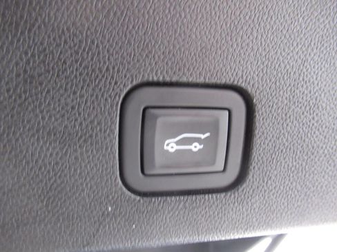 Used 2024 Cadillac XT6 Premium Luxury w/ Technology Package AWD/4WD image 16