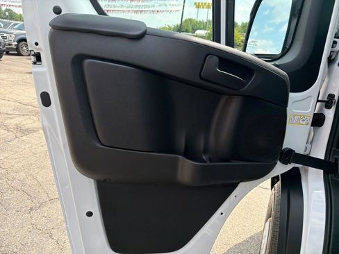 Used 2025 RAM ProMaster 2500 w/ Convenience Group FWD image 12