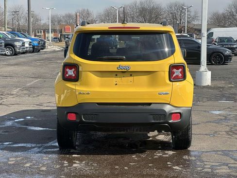 Used 2017 Jeep Renegade Latitude w/ Cold Weather Group image 5