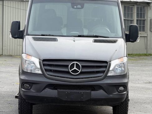 Used 2018 Mercedes-Benz Sprinter 2500 image 2