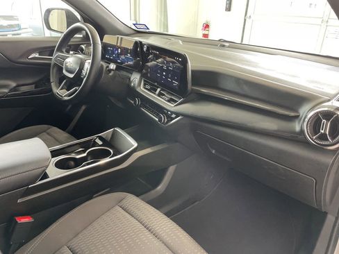 Used 2025 Chevrolet Equinox LT AWD/4WD image 19
